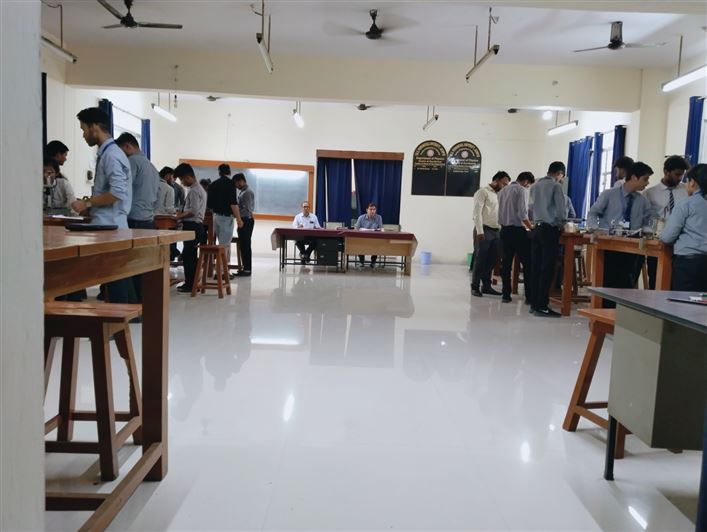 Image of   BTech Part-I students working in Physics Lab