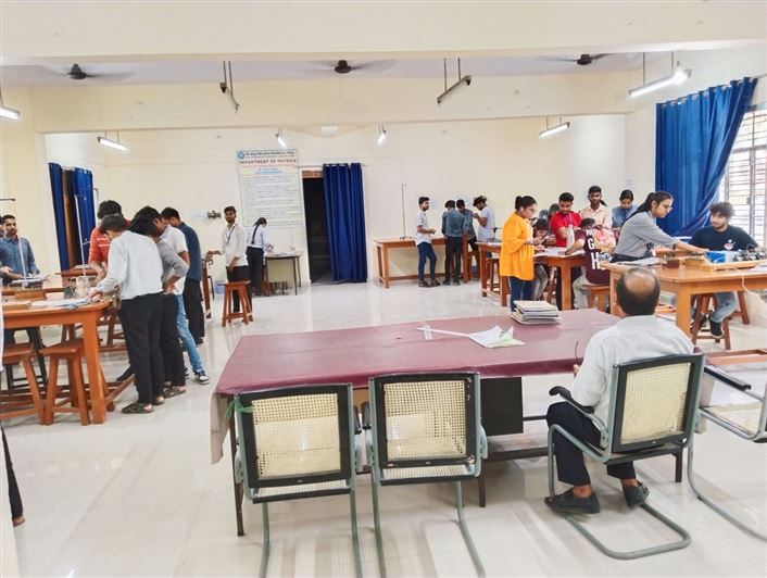 Image of   BTech Part-I students working in Physics Lab