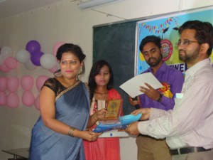 SNEHA MAURYA BEING FELICITATED WITH BEST STUDENT AWARD 2017