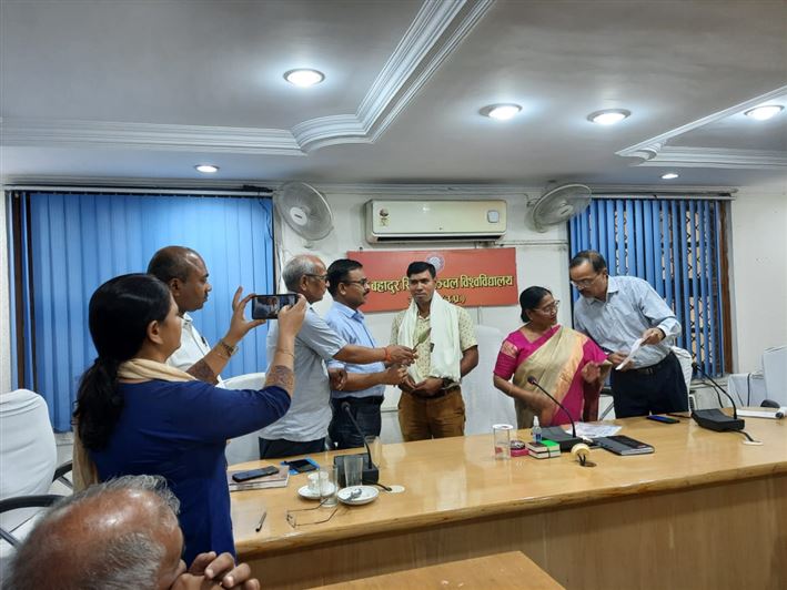 Image of Felicitation by VC after Award