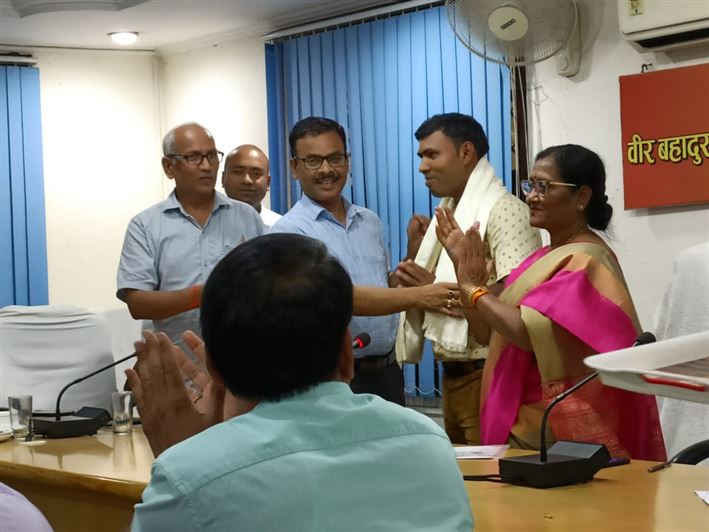 Image of Felicitation by VC after Award